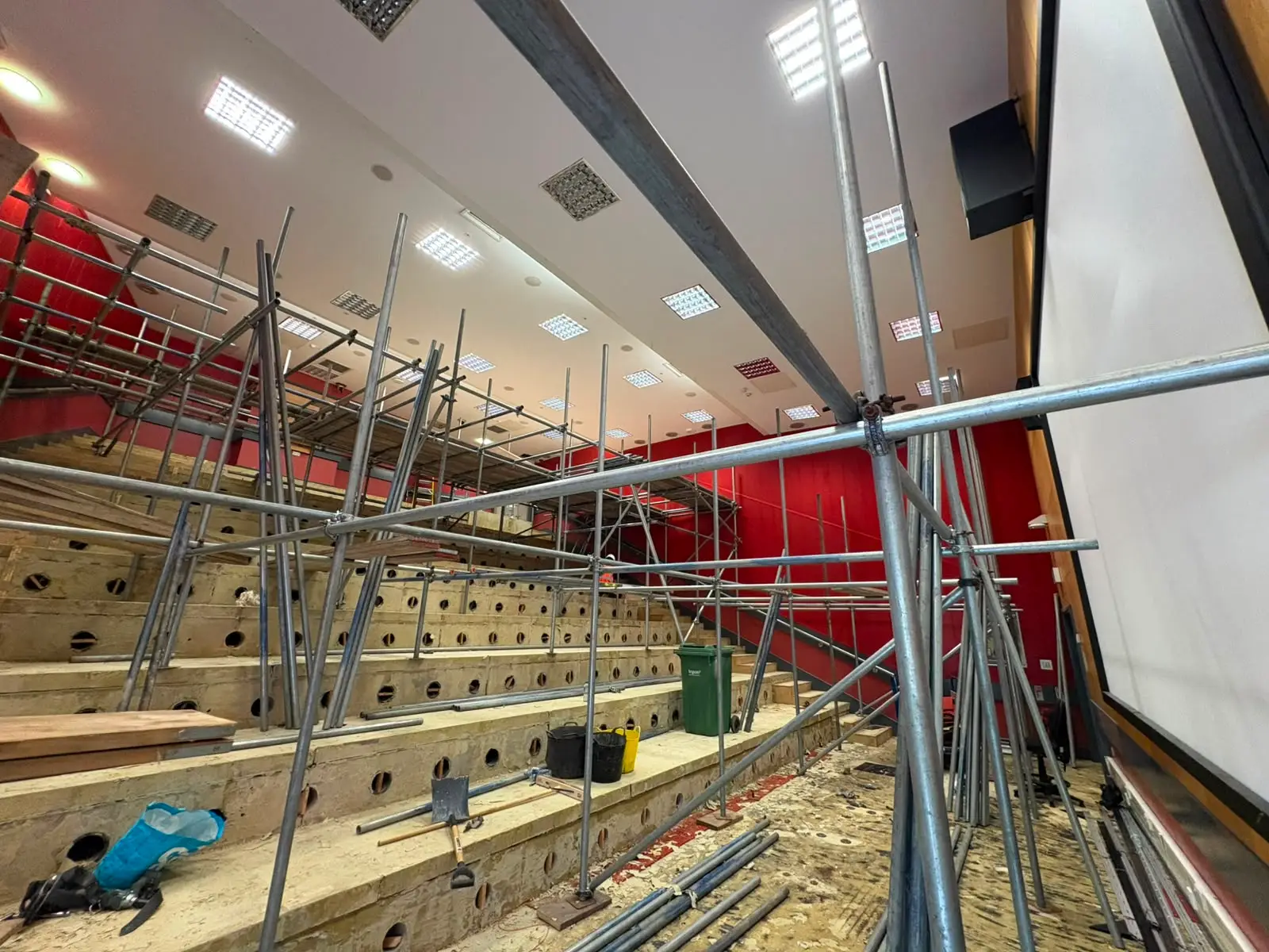 Birdcage Scaffold inside lecture theatre at St Johns university York