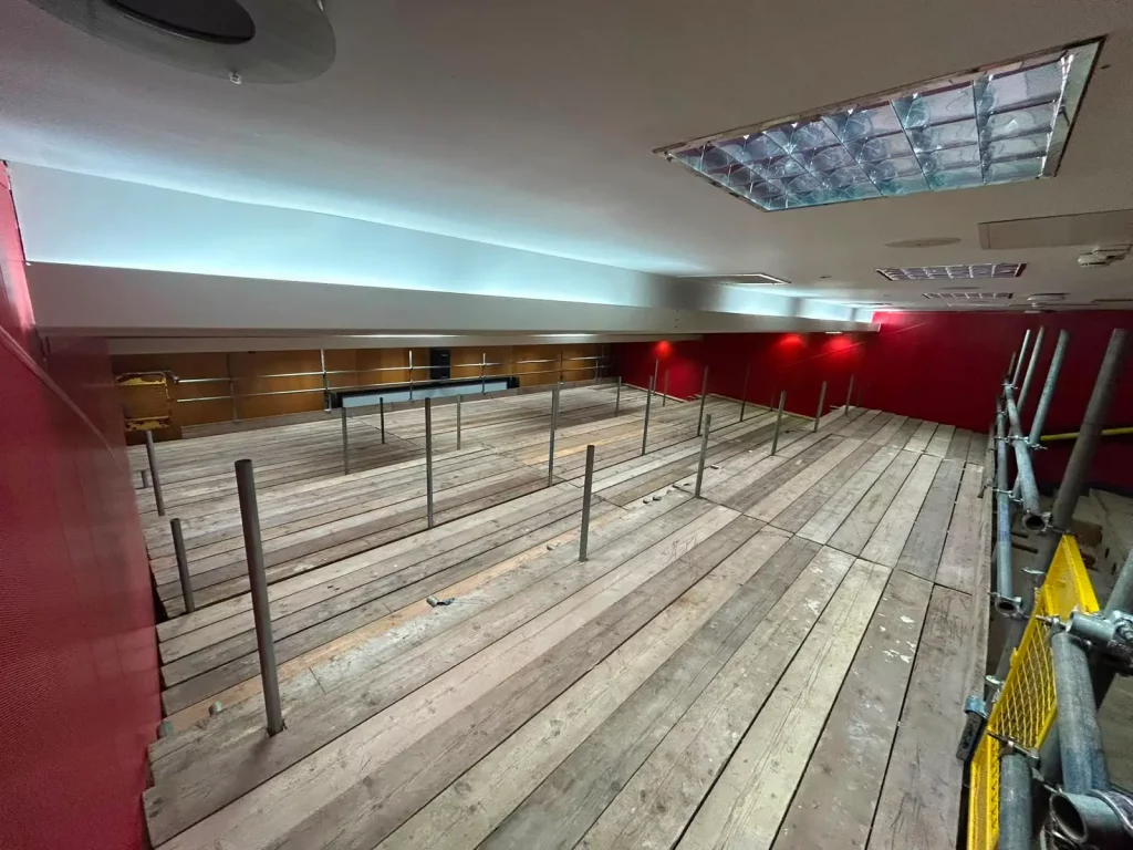 A fully boarded crash deck scaffold and internal working platform allowing safe scaffolding for ceiling works and lighting works.