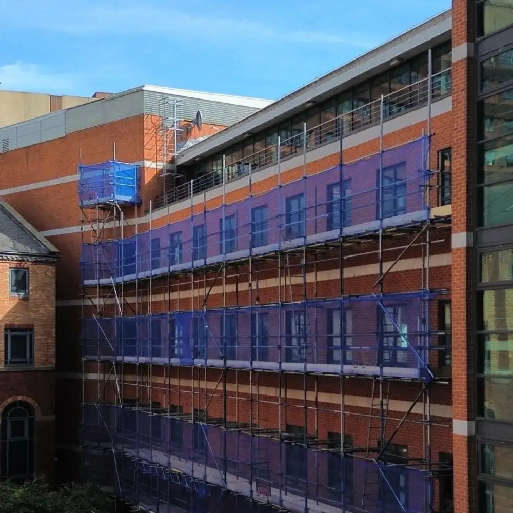 Blue Debris Nets and Edge Protection on Independent Scaffold System at Wellington Street Leeds (1000x1000)